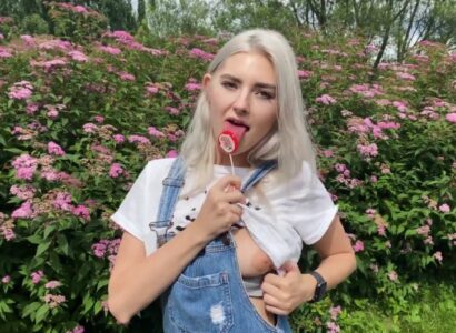 Cháu trai tự sướng với đồ lót của dì thì bị phát hiện và cái kết