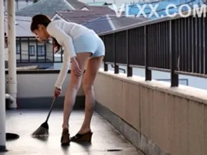 Má dẫn con gái đi mát-xa trị liệu bị anh kỷ thuật viên móc trúng điểm g