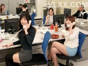 Em trai ngủ say, anh chồng đụ nát lồn em dâu